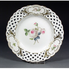 Teller, durchbr., Weiße Rose, vielblättrig, purpur Kern, Schilderornamente goldstaff., ø 15 cm