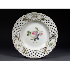 Teller, durchbr., Weiße Rose, vielblättrig, purpur Kern, Schilderornamente goldstaff., ø 19 cm