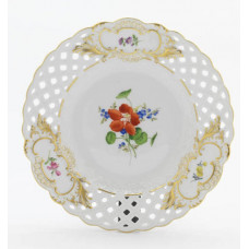 Teller, durchbr., Blume 2 mitte, bunt, Schilderornamente goldstaffiert, Goldrand, ø 19 cm