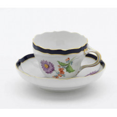 Kaffeetasse m.U., Blume 2 schräg,bunt,königsblauer Reifen glas.,Goldrd.u.Goldanschlußfd., V 0,20 l