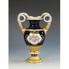 Vase, Bukett mitte,bunt,königsblau glasiert,Goldgroteskes Schild,Goldbronze, H 29,5 cm