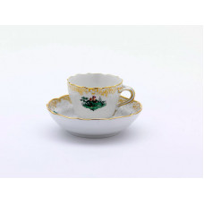 Espressotasse, Figurenmalerei n.Watteau m.Blumen, kupfergrün, Golddekoration,Goldrand, V 0,05 l