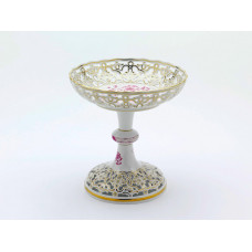 Schale auf Fu&szlig; durchbrochen, Indische Malerei, purpur, Goldpunkte, Goldrand und Goldstaffage, H 21 cm