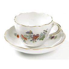 Kaffeetasse m.U., Indischer Blumenzweig, bunt mit Kupferfarben, Goldrand, V 0,20 l