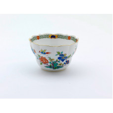 Sch&uuml;ssel, rund, Reiche ind.Blumen-u.Vogelm.m.gr&uuml;n.Felsen u.Kante.bunt m.Kpferf.Goldrd., 12 cm