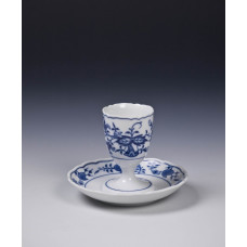 Eierbecher, Zwiebelmuster, kobaltblau, weißer Rand, H 8,5 cm