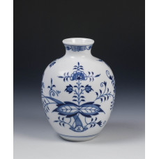 Vase, Zwiebelmuster, kobaltblau, weißer Rand, H 14 cm