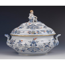 Terrine, oval mit Figur, Zwiebelmuster, kobaltblau, rot- und goldschattiert, Goldrand, V 4,50 l