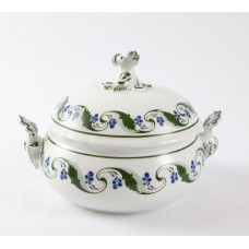 Terrine, rund mit Schnörkel, Mahonienranke, grün, Früchte, blau, weißer Rand, V 1,75 l