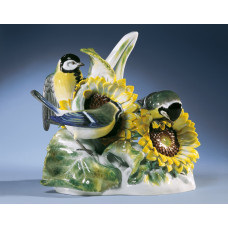 Meisengruppe mit Sonnenblumen, Bunt staffiert, H 19 cm