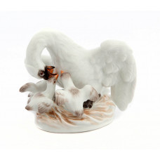 Schwan m. Jungen, Bunt staffiert