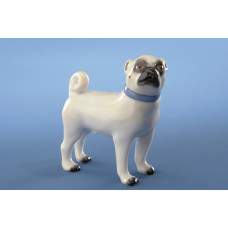 Mops,stehend n.rechts o.Sch., Bunt staffiert Mops,stehend n.rechts o.Sch., Bunt staffiert